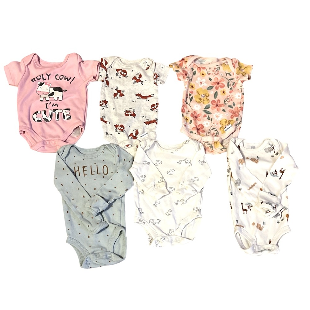 💕Lot of 6 Adorable Newborn onesies -